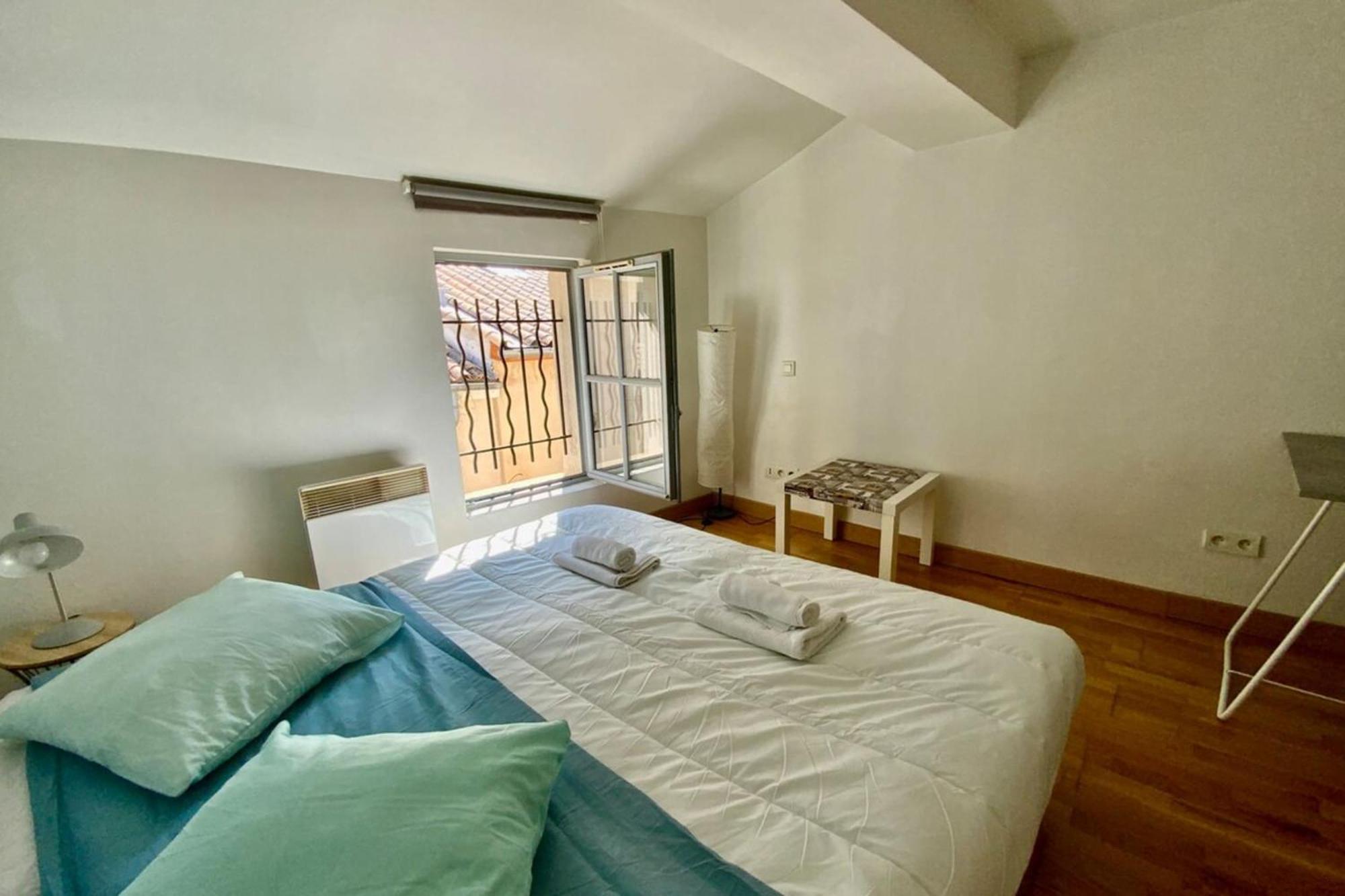The Triplex- 3 Bedrooms In The Escutcheon! Монпелие Екстериор снимка